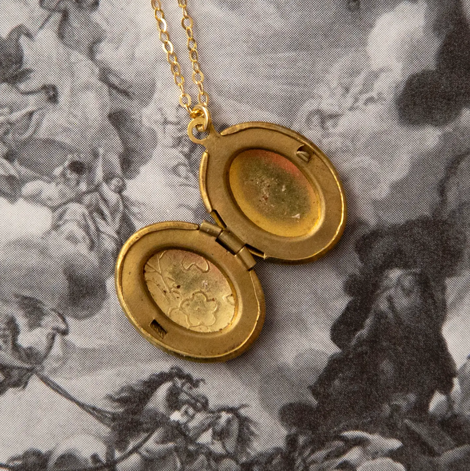 Kindred Objects Vintage Floral Oval Locket Necklace – Short Wave